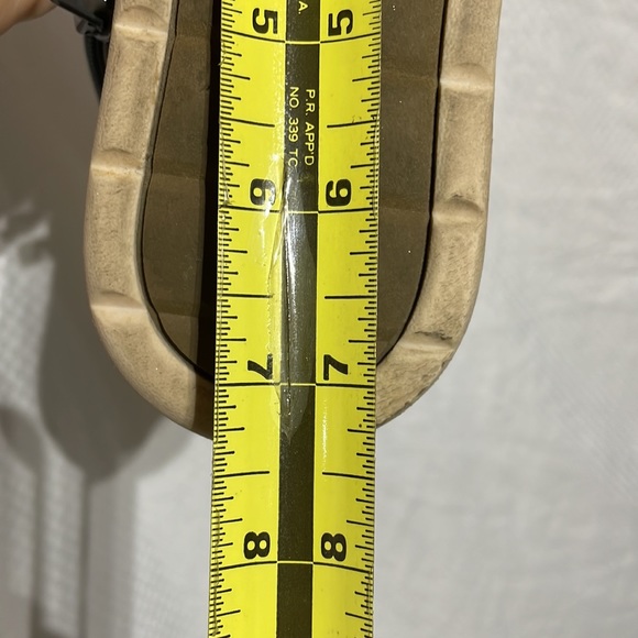 Girls taupe boots 9.5 worn once edgy look - Picture 11 of 11